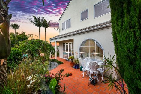 Photo of property in 32 Cherub Place, West Harbour, Auckland, 0618
