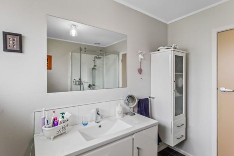 Photo of property in 11 Papaitonga Lake Road, Ohau, Levin, 5570