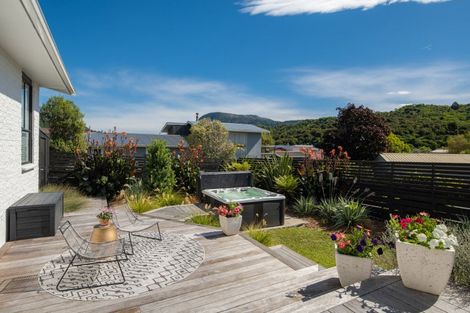 Photo of property in 163 Waikawa Road, Picton, 7220