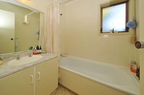 Photo of property in 2/12 Waimai Avenue, Weymouth, Auckland, 2103