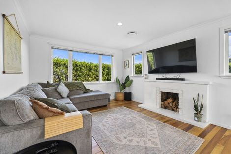 Photo of property in 215 Mangorei Road, Merrilands, New Plymouth, 4312