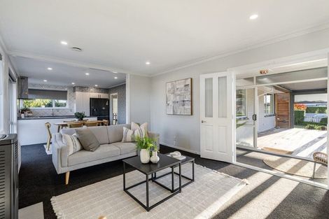 Photo of property in 6 Dymock Place, Bishopdale, Christchurch, 8053