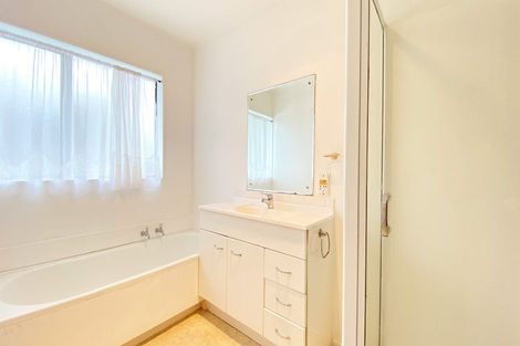 Photo of property in 2/79 Aberfeldy Avenue, Highland Park, Auckland, 2010