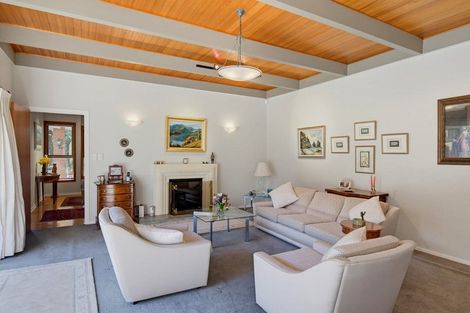 Photo of property in 10 Karaka Grove, Waikanae, 5036