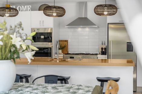 Photo of property in 33 Rainey Crescent, Papamoa Beach, Papamoa, 3118