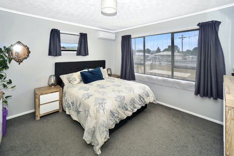 Photo of property in 12 Lee Street, Te Puke, 3119