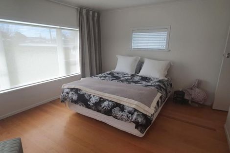 Photo of property in 6 Yeovil Road, Te Atatu Peninsula, Auckland, 0610