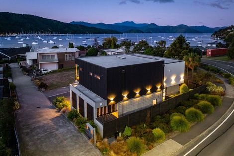 Photo of property in 2 Whaitere Place, Waikawa, Picton, 7220