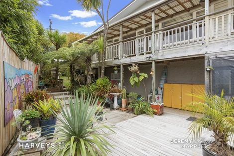 Photo of property in 12 Highland Avenue, Titirangi, Auckland, 0604