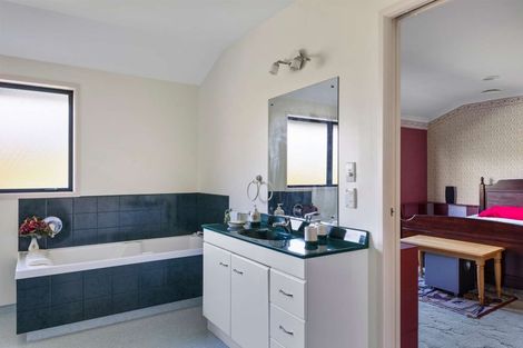 Photo of property in 520 Manutahi Road, Lepperton, New Plymouth, 4373