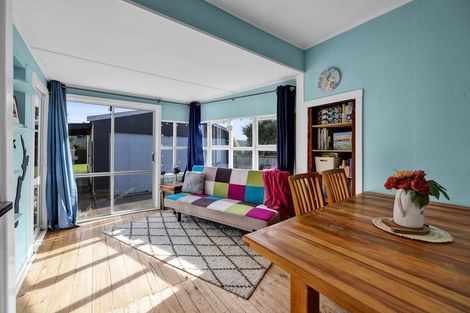 Photo of property in 464 South Road, Omata, New Plymouth, 4374