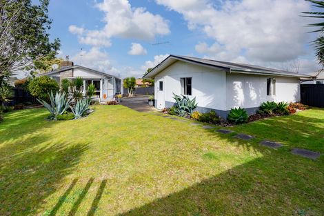 Photo of property in 19 Paterson Avenue, Pukekohe, 2120