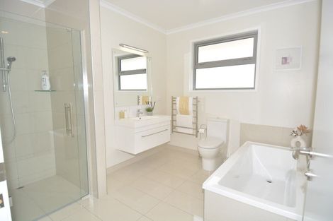 Photo of property in 4 Avalanche Place, Wanaka, 9305