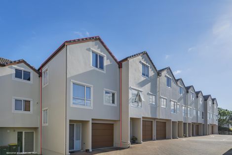 Photo of property in 11/57 Gladstone Road, Northcote, Auckland, 0627