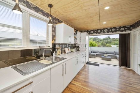 Photo of property in 28 Grenville Street, Marfell, New Plymouth, 4310