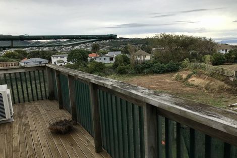 Photo of property in 32 Morere Street, Titahi Bay, Porirua, 5022