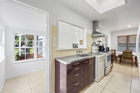 Photo of property in 44 Farquhar Road, Glendene, Auckland, 0602