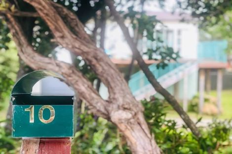 Photo of property in 10 Konini Crescent, Waikanae Beach, Waikanae, 5036