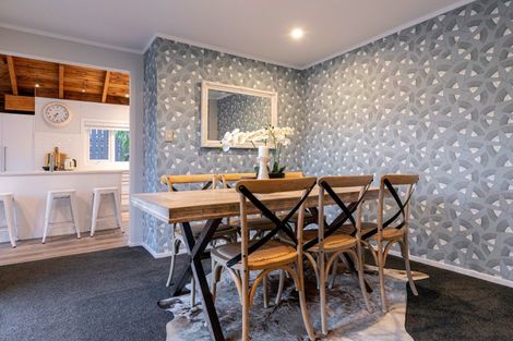 Photo of property in 21 Hebron Road, Waiake, Auckland, 0630