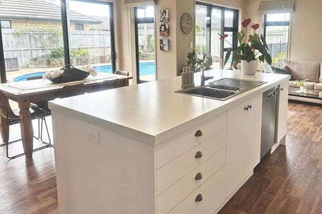 Photo of property in 15 Rainey Crescent, Papamoa Beach, Papamoa, 3118