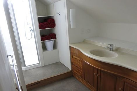 Photo of property in 5 Gilbert Street, New Plymouth, 4310