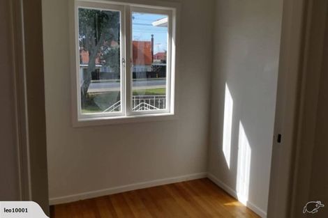 Photo of property in 68 Forrest Hill Road, Forrest Hill, Auckland, 0620