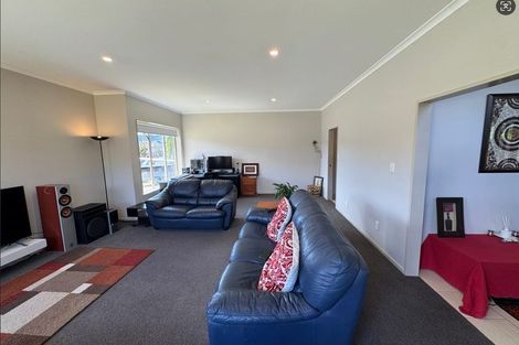 Photo of property in 16 Speyside Crescent, Flat Bush, Auckland, 2016