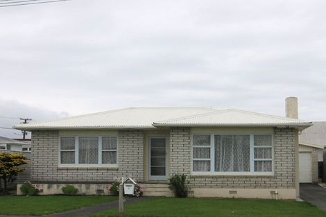 Photo of property in 1 Carlisle Street, Levin, 5510
