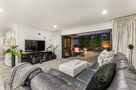 Photo of property in 36 Rhinevale Close, Henderson, Auckland, 0612