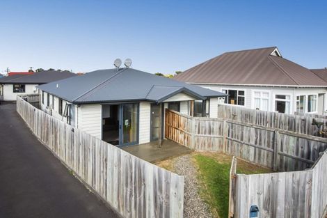 Photo of property in 1/63 Royal Crescent, Saint Kilda, Dunedin, 9012
