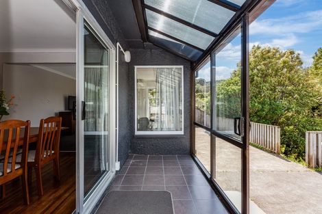 Photo of property in 51 Poto Road, Normandale, Lower Hutt, 5010