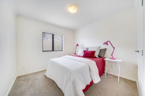 Photo of property in 2 Kirikiri Drive, Papakura, 2110