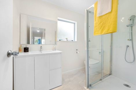 Photo of property in 18 Aldern Road, Massey, Auckland, 0614