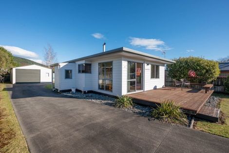Photo of property in 4 Antonia Place, Kinloch, Taupo, 3377