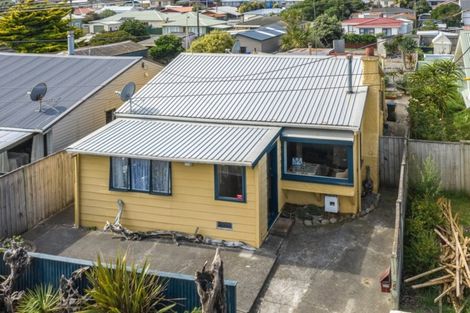 Photo of property in 4 Seafront Road, Castlecliff, Whanganui, 4501