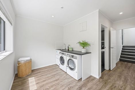 Photo of property in 16 Andrea Place, Sunnyhills, Auckland, 2010