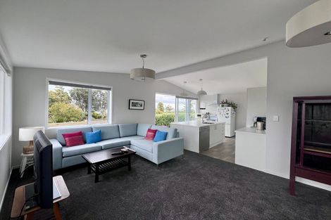 Photo of property in 70a Vipond Road, Stanmore Bay, Whangaparaoa, 0932