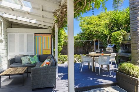 Photo of property in 1 Latham Street, Napier South, Napier, 4110
