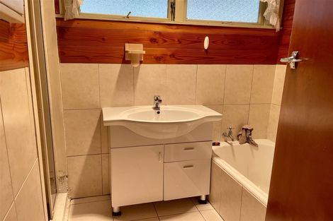 Photo of property in 29 Awaroa Road, Sunnyvale, Auckland, 0612