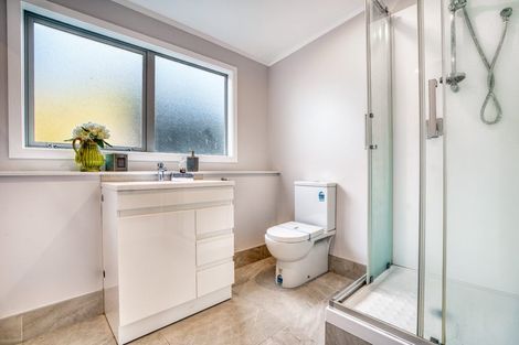 Photo of property in 32 Outlook Road, Greenhithe, Auckland, 0632