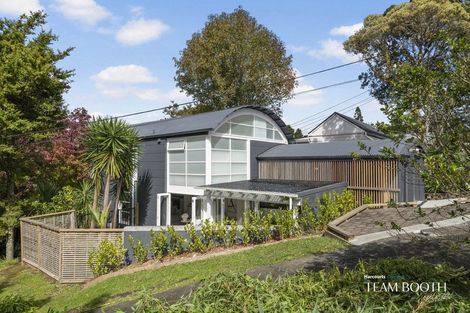 Photo of property in 2/22 Rangatira Road, Birkenhead, Auckland, 0626