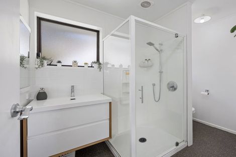 Photo of property in 4a Sullivan Avenue, Mangere Bridge, Auckland, 2022