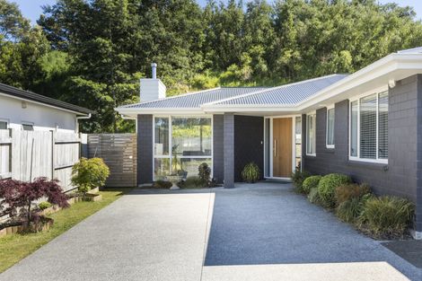 Photo of property in 15 Freedom Drive, Kelvin Grove, Palmerston North, 4414