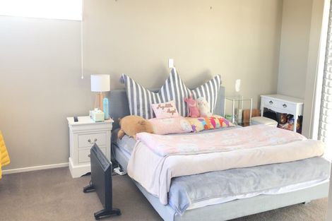 Photo of property in 24 Harrowglen Drive, Northcross, Auckland, 0632