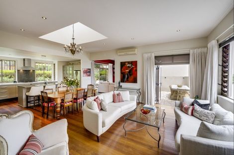 Photo of property in 17 Shortland Place, Havelock North, 4130