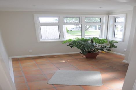 Photo of property in 122 Donald Street, Karori, Wellington, 6012