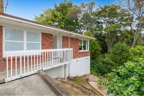 Photo of property in 2/10 Nea Place, Hillcrest, Auckland, 0627