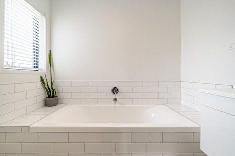 Photo of property in 84 Riverstone Drive, Riverstone Terraces, Upper Hutt, 5018