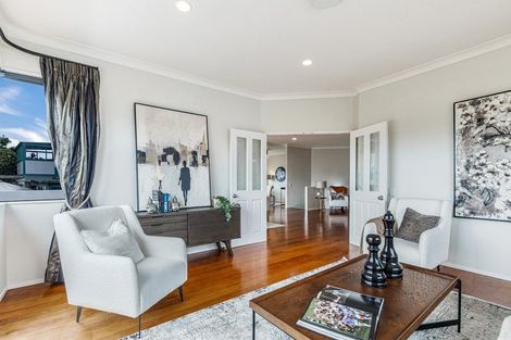 Photo of property in 5 Hobie Court, West Harbour, Auckland, 0618