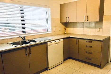 Photo of property in 2/98 Mirrabooka Avenue, Botany Downs, Auckland, 2010